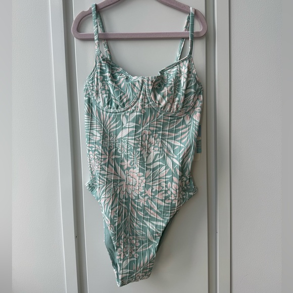 Roxy Swimsuit. NEW. Size XS - Picture 1 of 12